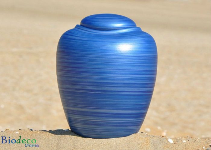 Zee-urn Ocean Aqua, biologisch afbreekbare urn op het strand van Scheveningen
