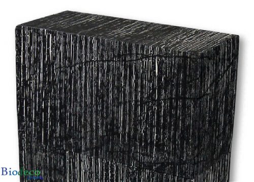 Detail van de biologisch afbreekbare urn Simplicity Antiek Zwart, voor een asbijzetting in de aarde