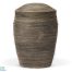 De biologisch afbreekbare Bamboe-urn Inca, voor een asbijzetting in de aarde.